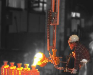 Fachkräftemangel in der Industrie – wie Mitarbeiterentlastung hilft, Personal zu binden